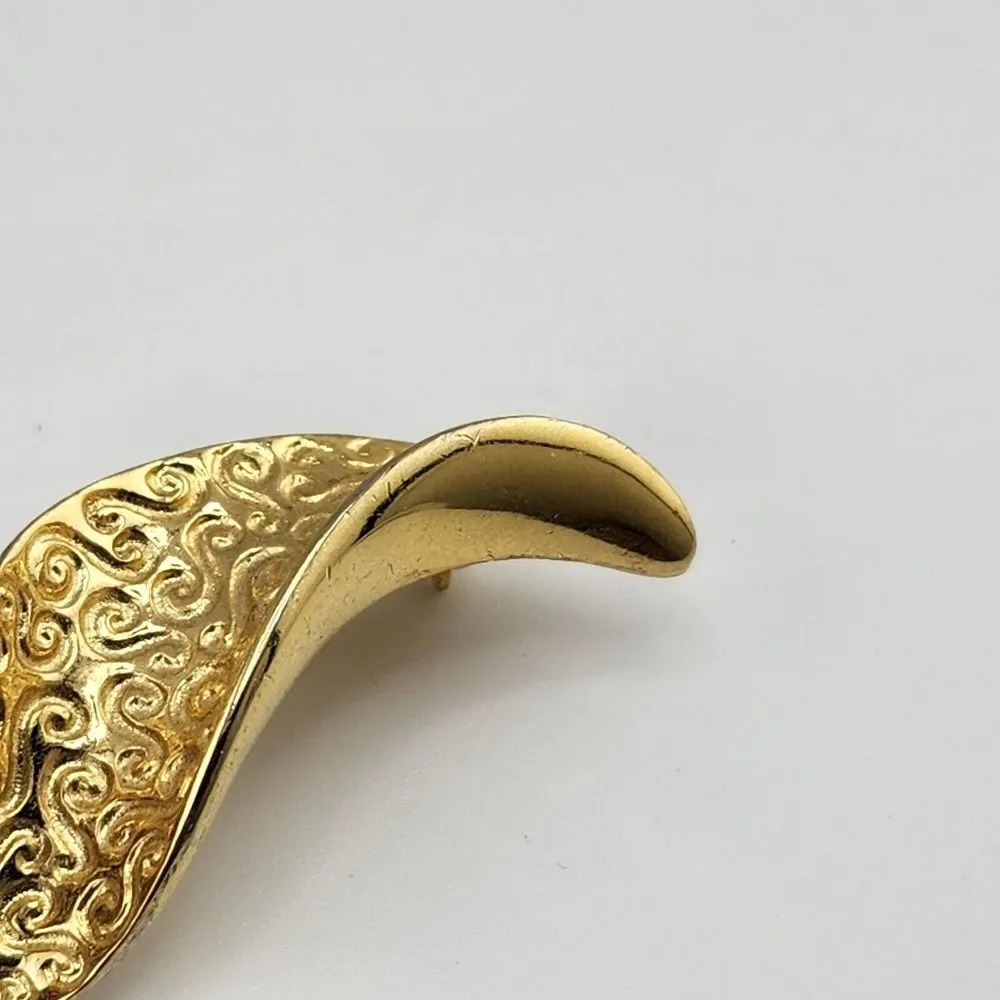 Modernist Swirl Brooch Pin Vintage Textured Gold Tone Classic‎ Look